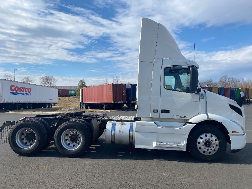 Day Cab Tractor-Heavy Duty Tractors-Volvo-2020-VNR64300-Harrisburg-PA-414,794\n\t\tmiles-$ 49,500 - Image 8