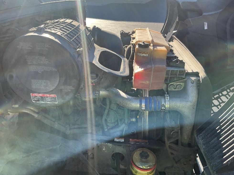 Day Cab Tractor-Heavy Duty Tractors-Volvo-2020-VNR64300-Harrisburg-PA-441,902\n\t\tmiles-$ 39,750 - Image 15