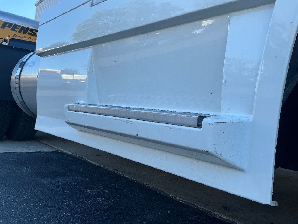 Day Cab Tractor-Heavy Duty Tractors-Volvo-2020-VNR64300-Harrisburg-PA-441,902\n\t\tmiles-$ 39,750 - Image 18