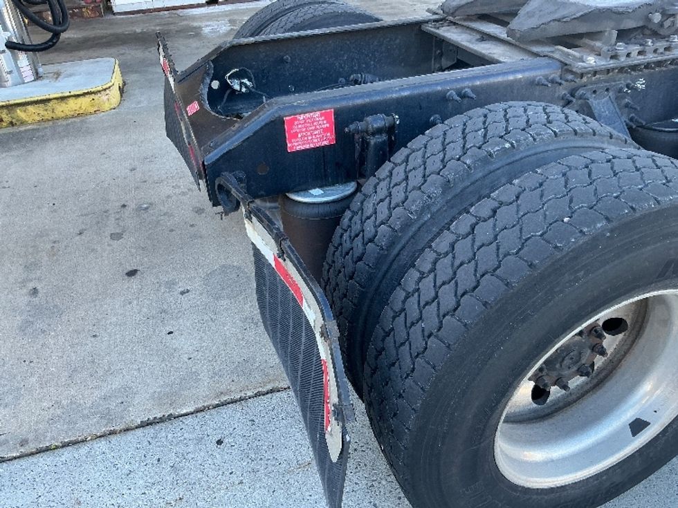 Day Cab Tractor-Heavy Duty Tractors-Volvo-2020-VNR64300-Harrisburg-PA-441,902\n\t\tmiles-$ 39,750 - Image 21