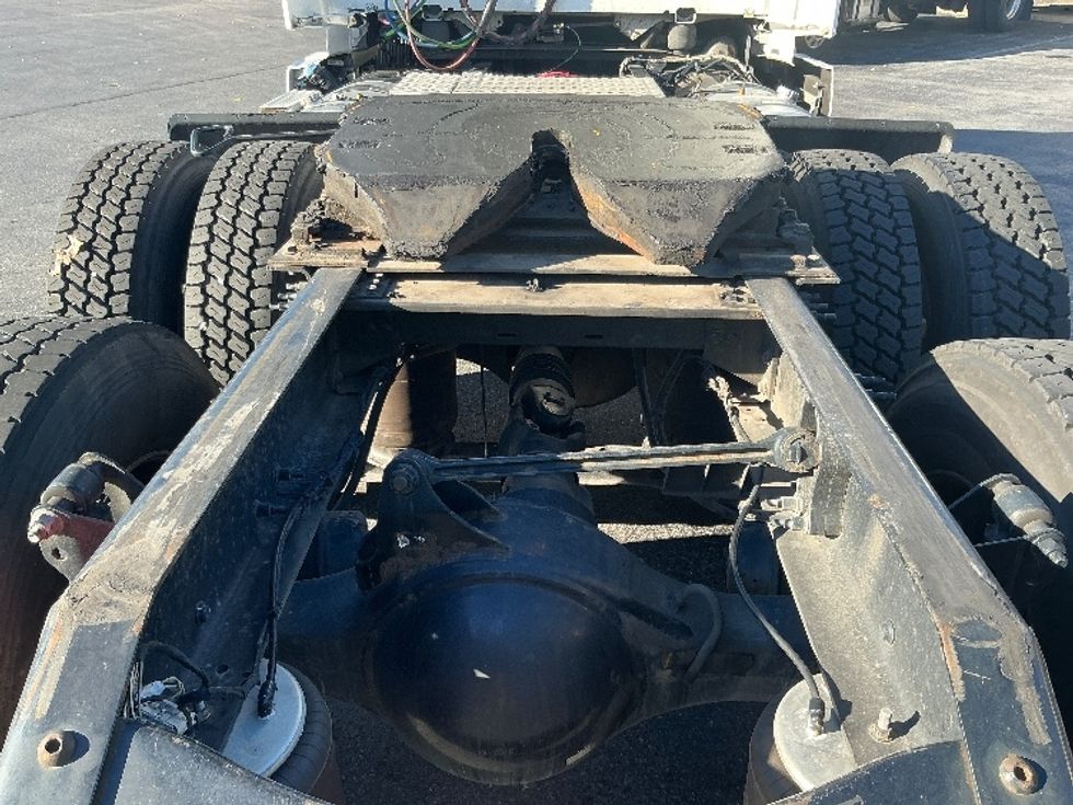 Day Cab Tractor-Heavy Duty Tractors-Volvo-2020-VNR64300-Harrisburg-PA-441,902\n\t\tmiles-$ 39,750 - Image 6