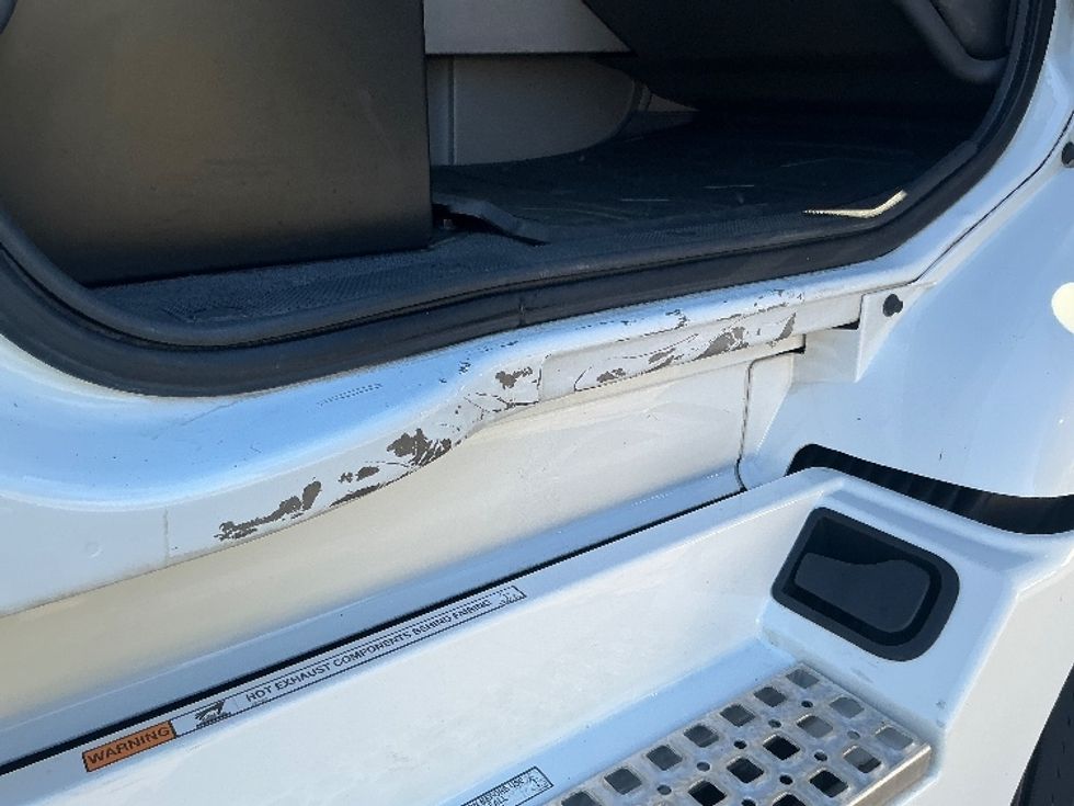 Day Cab Tractor-Heavy Duty Tractors-Volvo-2020-VNR64300-Harrisburg-PA-484,214\n\t\tmiles-$ 36,500 - Image 17