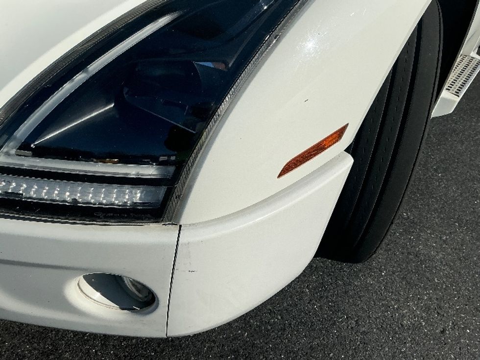 Day Cab Tractor-Heavy Duty Tractors-Volvo-2020-VNR64300-Harrisburg-PA-484,214\n\t\tmiles-$ 36,500 - Image 19