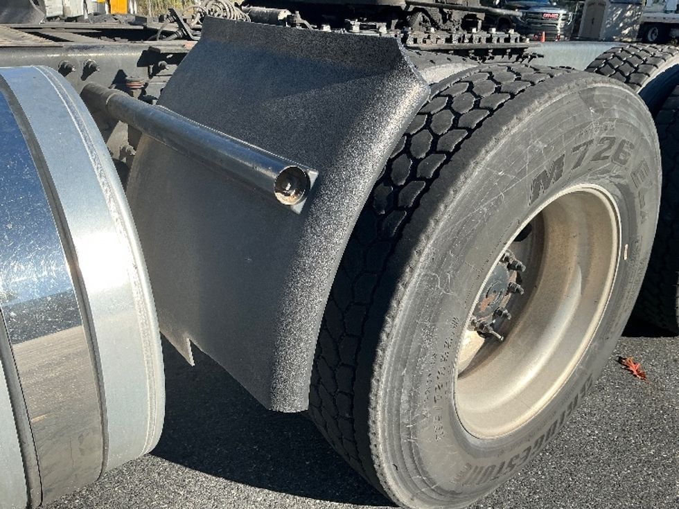 Day Cab Tractor-Heavy Duty Tractors-Volvo-2020-VNR64300-Harrisburg-PA-484,214\n\t\tmiles-$ 36,500 - Image 20