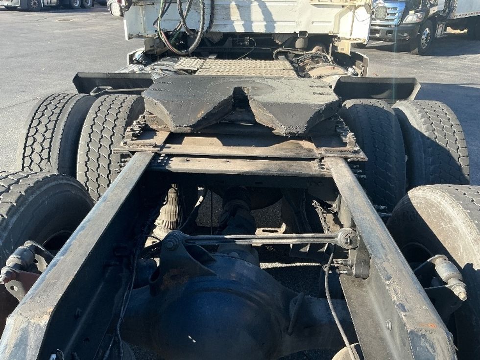 Day Cab Tractor-Heavy Duty Tractors-Volvo-2020-VNR64300-Harrisburg-PA-484,214\n\t\tmiles-$ 36,500 - Image 6