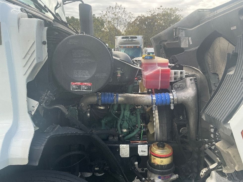 Day Cab Tractor-Heavy Duty Tractors-Volvo-2020-VNR64300-Harrisburg-PA-485,336\n\t\tmiles-$ 36,250 - Image 15