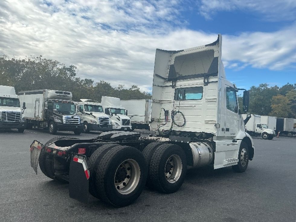 Day Cab Tractor-Heavy Duty Tractors-Volvo-2020-VNR64300-Harrisburg-PA-485,336\n\t\tmiles-$ 36,250 - Image 7