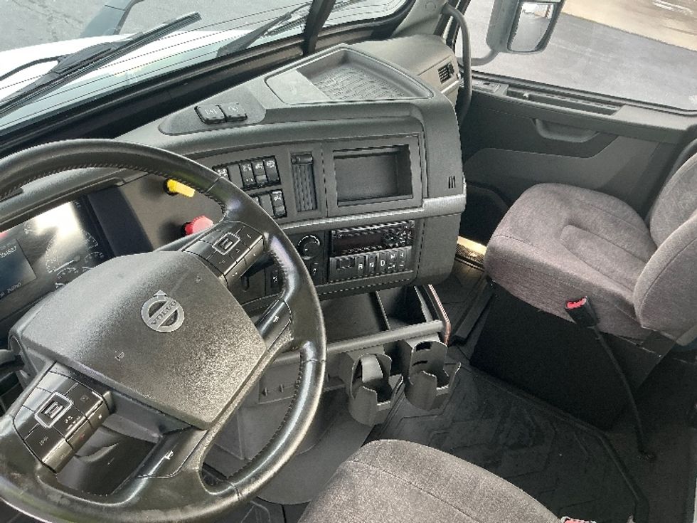 Day Cab Tractor-Heavy Duty Tractors-Volvo-2020-VNR64300-Harrisburg-PA-509,468\n\t\tmiles-$ 34,250 - Image 10