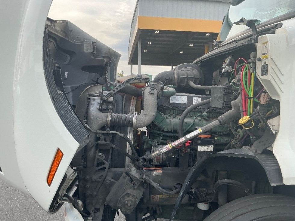 Day Cab Tractor-Heavy Duty Tractors-Volvo-2020-VNR64300-Harrisburg-PA-509,468\n\t\tmiles-$ 34,250 - Image 16