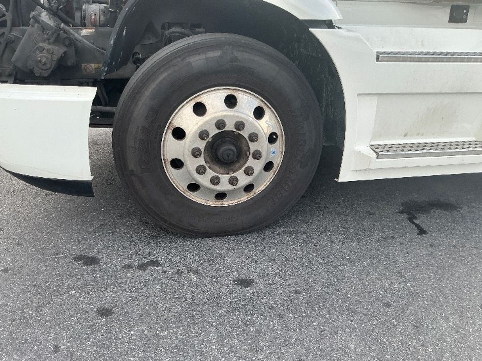 Day Cab Tractor-Heavy Duty Tractors-Volvo-2020-VNR64300-Harrisburg-PA-509,468\n\t\tmiles-$ 34,250 - Image 17