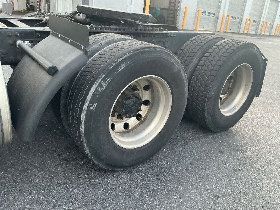 Day Cab Tractor-Heavy Duty Tractors-Volvo-2020-VNR64300-Harrisburg-PA-509,468\n\t\tmiles-$ 34,250 - Image 18