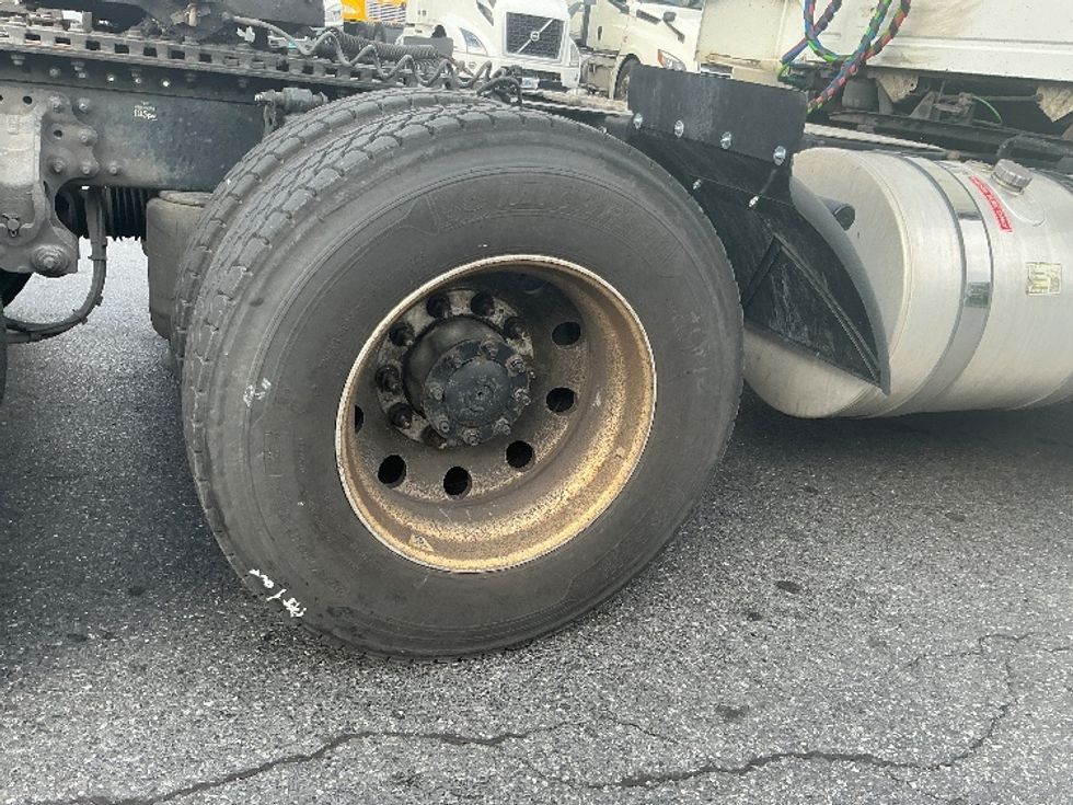 Day Cab Tractor-Heavy Duty Tractors-Volvo-2020-VNR64300-Harrisburg-PA-509,468\n\t\tmiles-$ 34,250 - Image 19