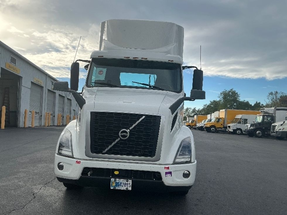 Day Cab Tractor-Heavy Duty Tractors-Volvo-2020-VNR64300-Harrisburg-PA-509,468\n\t\tmiles-$ 34,250 - Image 2