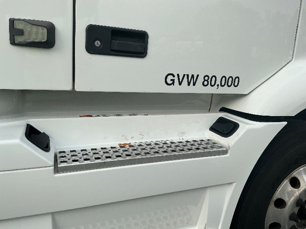 Day Cab Tractor-Heavy Duty Tractors-Volvo-2020-VNR64300-Harrisburg-PA-509,468\n\t\tmiles-$ 34,250 - Image 20