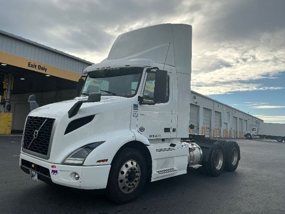 Day Cab Tractor-Heavy Duty Tractors-Volvo-2020-VNR64300-Harrisburg-PA-509,468\n\t\tmiles-$ 34,250 - Image 3