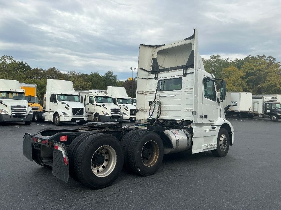 Day Cab Tractor-Heavy Duty Tractors-Volvo-2020-VNR64300-Harrisburg-PA-509,468\n\t\tmiles-$ 34,250 - Image 7