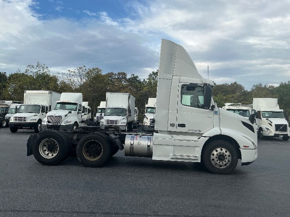 Day Cab Tractor-Heavy Duty Tractors-Volvo-2020-VNR64300-Harrisburg-PA-509,468\n\t\tmiles-$ 34,250 - Image 8