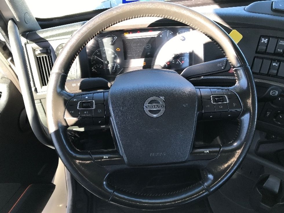 Day Cab Tractor-Heavy Duty Tractors-Volvo-2020-VNR64300-Houston-TX-495,612\n\t\tmiles-$ 50,750 - Image 11