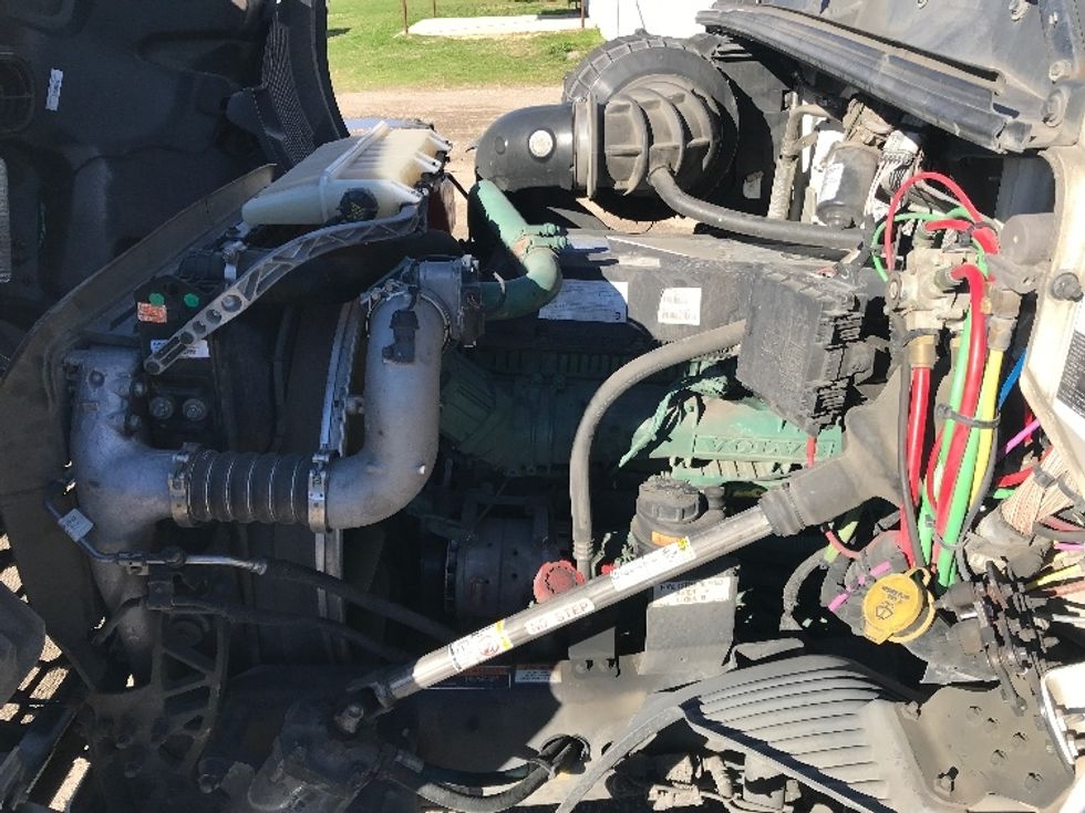 Day Cab Tractor-Heavy Duty Tractors-Volvo-2020-VNR64300-Houston-TX-495,612\n\t\tmiles-$ 50,750 - Image 16