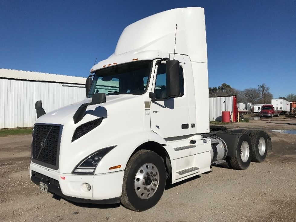 Day Cab Tractor-Heavy Duty Tractors-Volvo-2020-VNR64300-Houston-TX-495,612\n\t\tmiles-$ 50,750 - Image 3