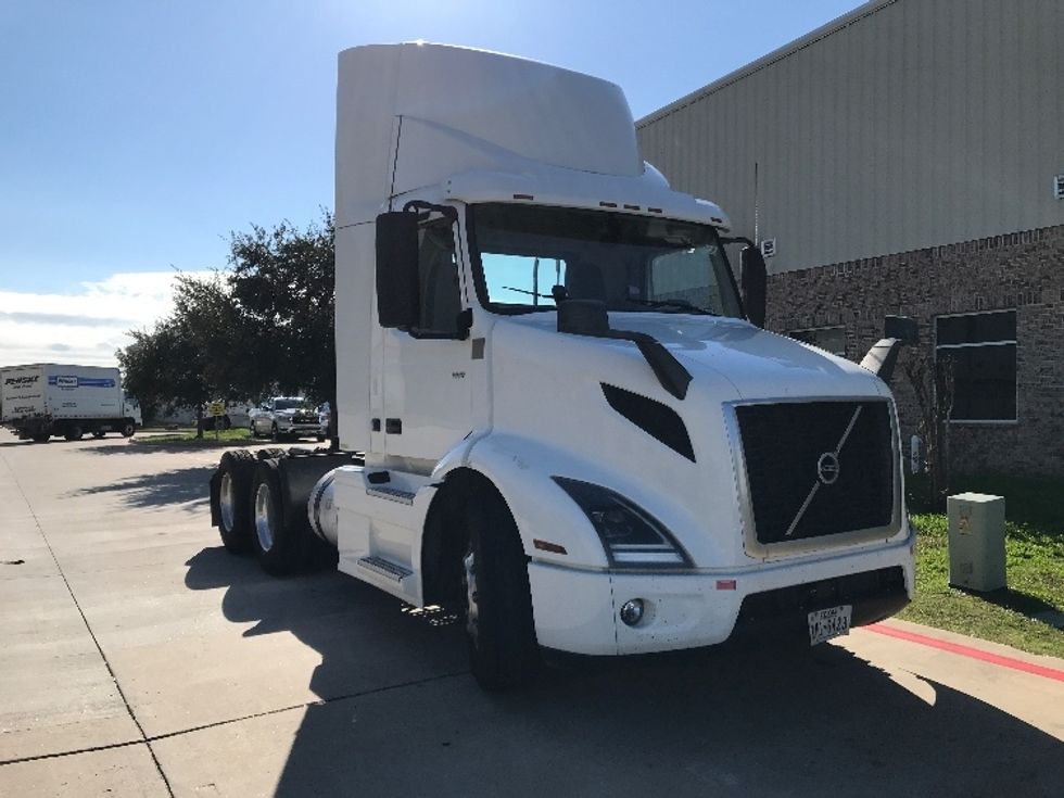 Day Cab Tractor-Heavy Duty Tractors-Volvo-2020-VNR64300-Houston-TX-495,961\n\t\tmiles-$ 50,750 - Image 1