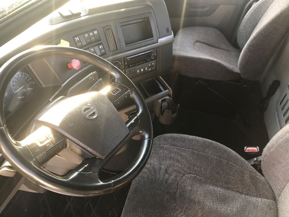 Day Cab Tractor-Heavy Duty Tractors-Volvo-2020-VNR64300-Houston-TX-495,961\n\t\tmiles-$ 50,750 - Image 10