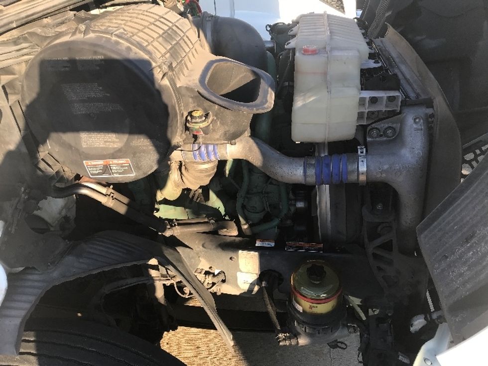 Day Cab Tractor-Heavy Duty Tractors-Volvo-2020-VNR64300-Houston-TX-495,961\n\t\tmiles-$ 50,750 - Image 14