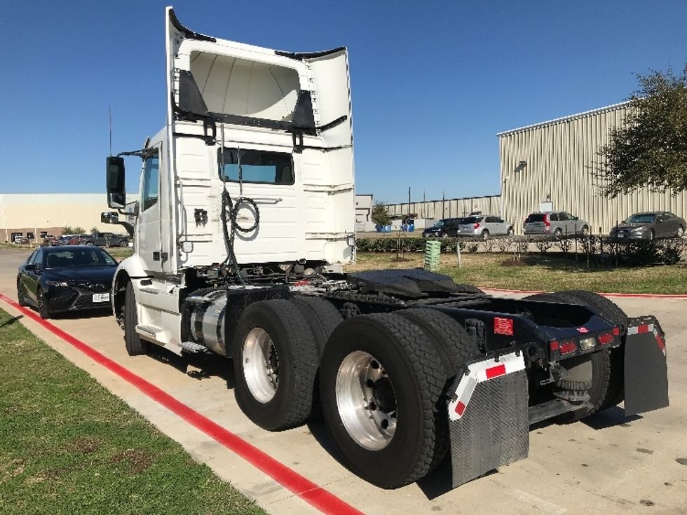Day Cab Tractor-Heavy Duty Tractors-Volvo-2020-VNR64300-Houston-TX-495,961\n\t\tmiles-$ 50,750 - Image 5