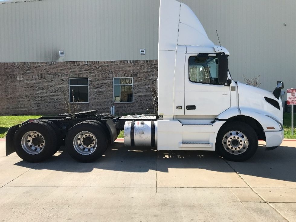 Day Cab Tractor-Heavy Duty Tractors-Volvo-2020-VNR64300-Houston-TX-495,961\n\t\tmiles-$ 50,750 - Image 8