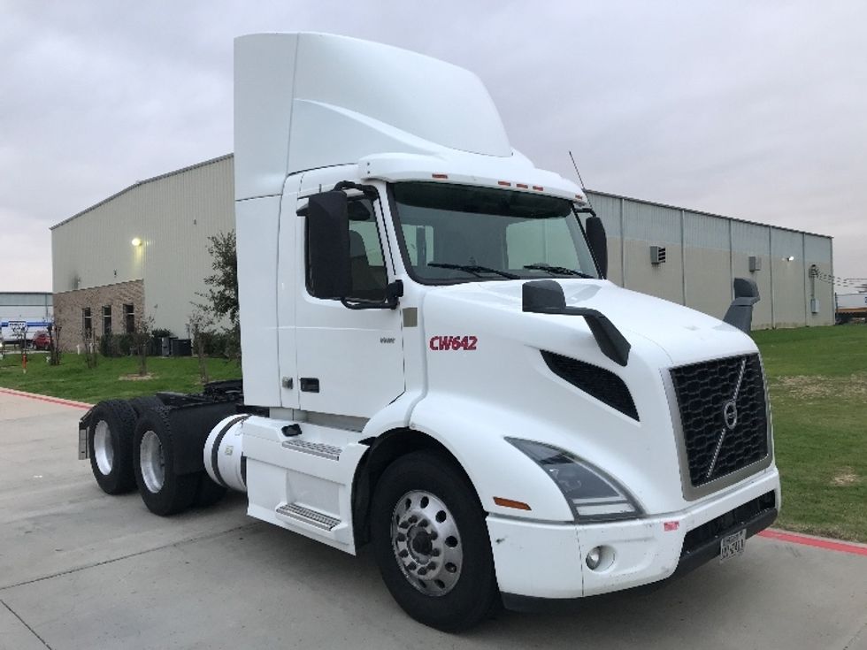 Day Cab Tractor-Heavy Duty Tractors-Volvo-2020-VNR64300-Houston-TX-542,148\n\t\tmiles-$ 46,250 - Image 1