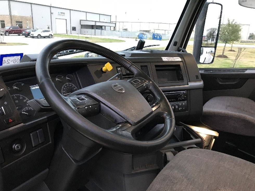 Day Cab Tractor-Heavy Duty Tractors-Volvo-2020-VNR64300-Houston-TX-542,148\n\t\tmiles-$ 46,250 - Image 10