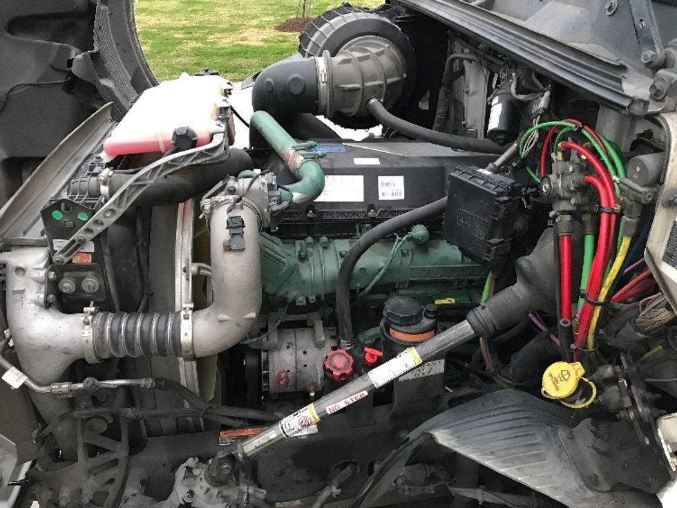 Day Cab Tractor-Heavy Duty Tractors-Volvo-2020-VNR64300-Houston-TX-542,148\n\t\tmiles-$ 46,250 - Image 16