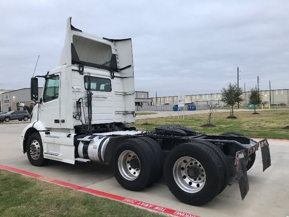 Day Cab Tractor-Heavy Duty Tractors-Volvo-2020-VNR64300-Houston-TX-542,148\n\t\tmiles-$ 46,250 - Image 5