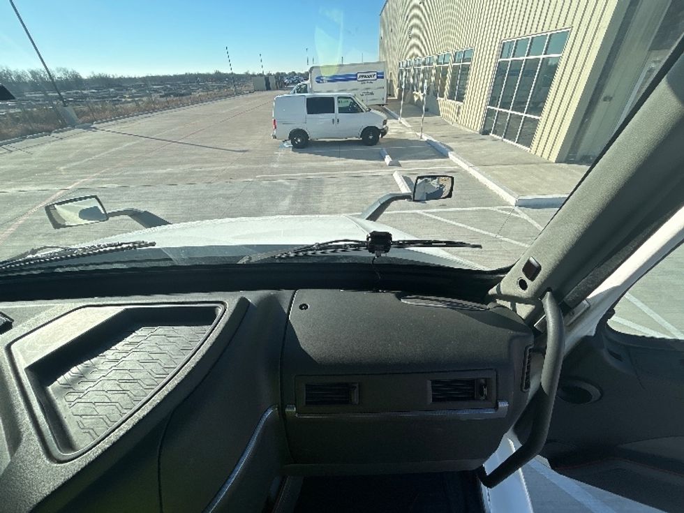 Day Cab Tractor-Heavy Duty Tractors-Volvo-2020-VNR64300-Katy-TX-342,056\n\t\tmiles-$ 49,500 - Image 13