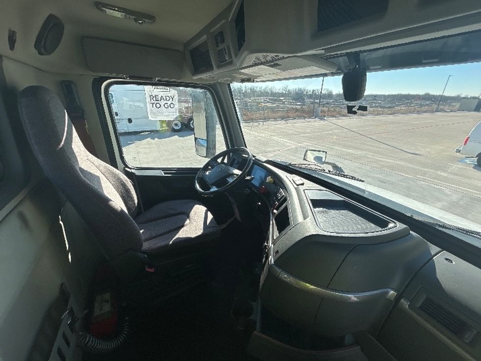 Day Cab Tractor-Heavy Duty Tractors-Volvo-2020-VNR64300-Katy-TX-342,056\n\t\tmiles-$ 49,500 - Image 14