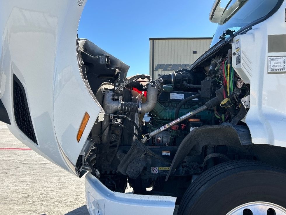 Day Cab Tractor-Heavy Duty Tractors-Volvo-2020-VNR64300-Katy-TX-342,056\n\t\tmiles-$ 49,500 - Image 16