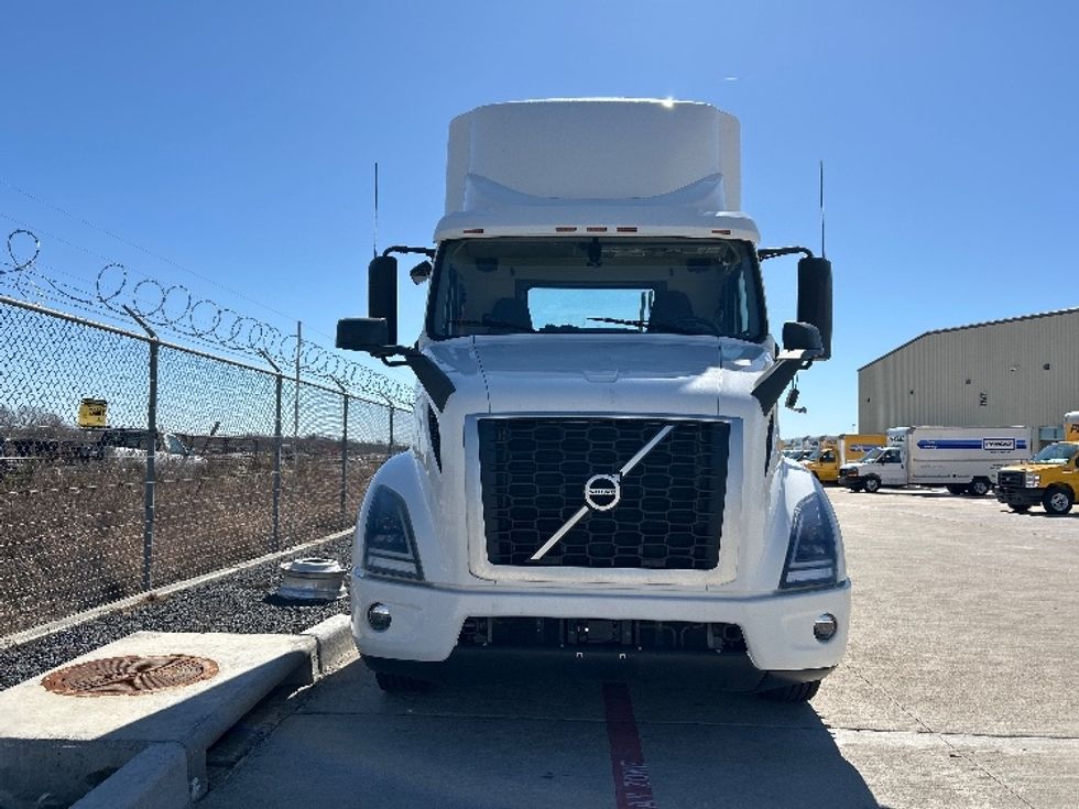 Day Cab Tractor-Heavy Duty Tractors-Volvo-2020-VNR64300-Katy-TX-342,056\n\t\tmiles-$ 49,500 - Image 2