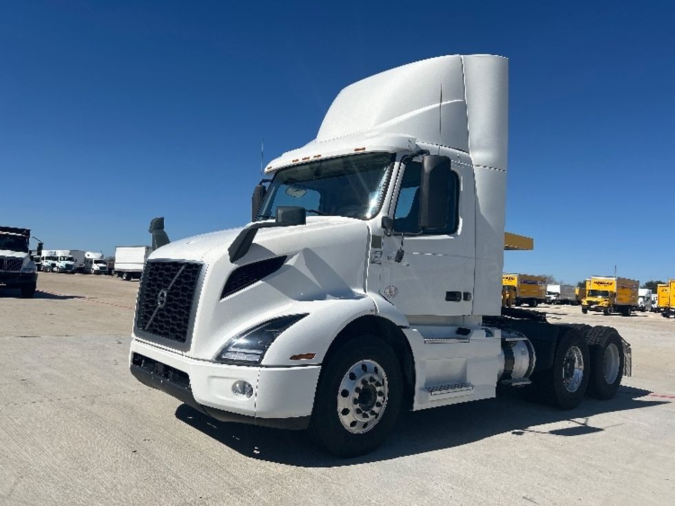 Day Cab Tractor-Heavy Duty Tractors-Volvo-2020-VNR64300-Katy-TX-342,056\n\t\tmiles-$ 49,500 - Image 3