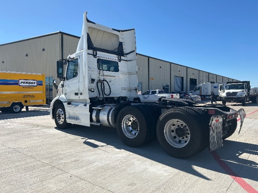 Day Cab Tractor-Heavy Duty Tractors-Volvo-2020-VNR64300-Katy-TX-342,056\n\t\tmiles-$ 49,500 - Image 5