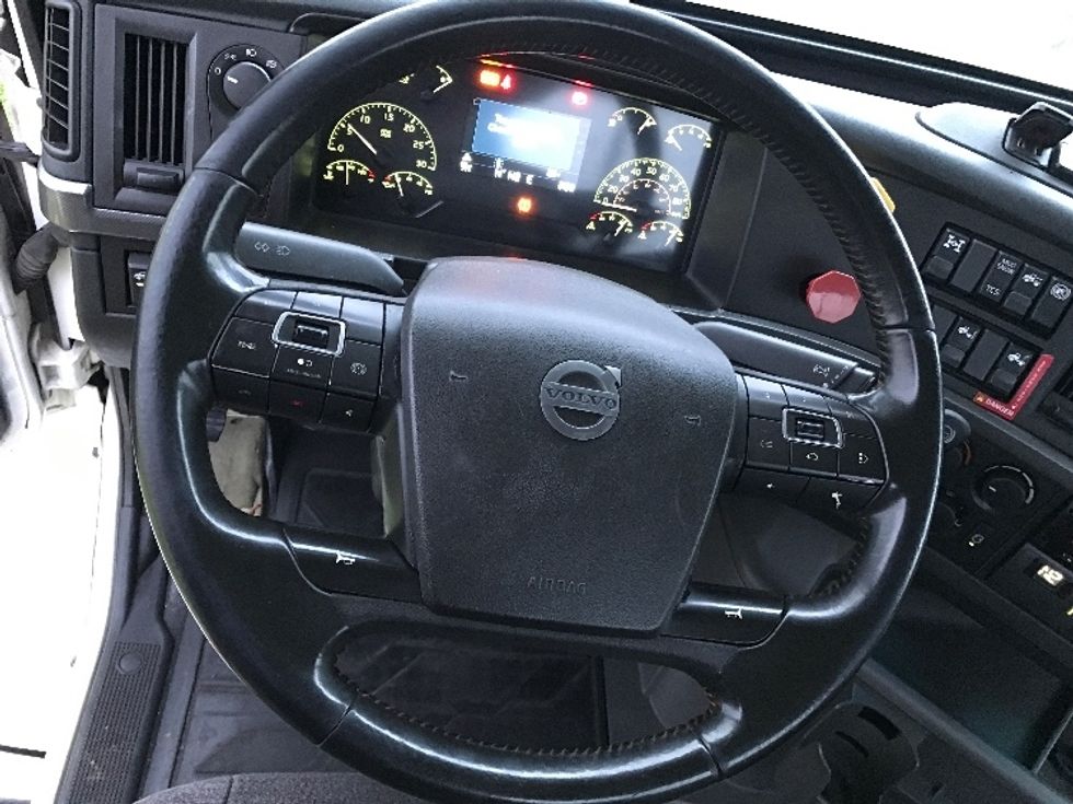 2020 Volvo Truck VNR photo 11
