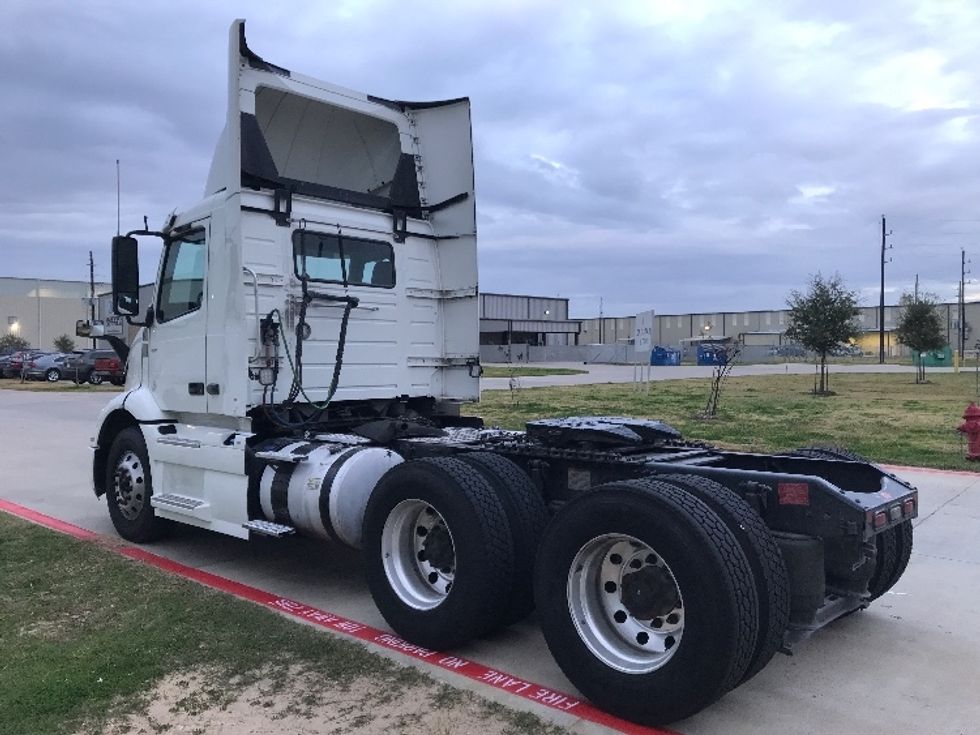 2020 Volvo Truck VNR photo 5