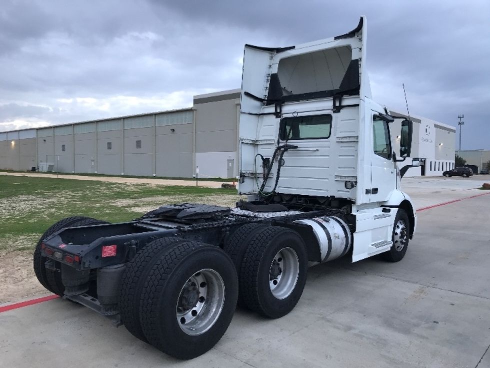 2020 Volvo Truck VNR photo 7