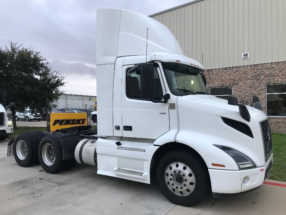 Day Cab Tractor-Heavy Duty Tractors-Volvo-2020-VNR64300-Katy-TX-515,379\n\t\tmiles-$ 49,000 - Image 1