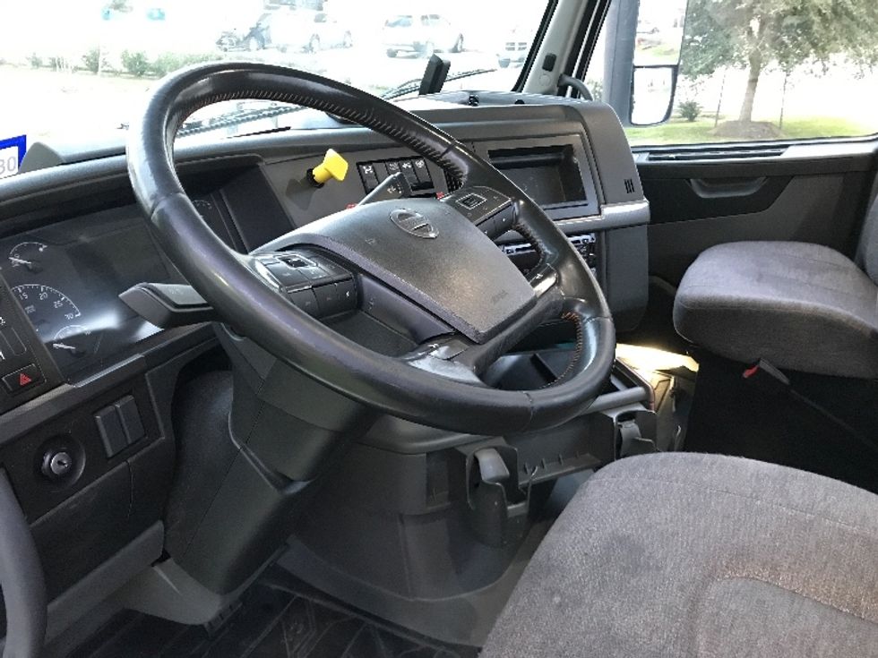 Day Cab Tractor-Heavy Duty Tractors-Volvo-2020-VNR64300-Katy-TX-515,379\n\t\tmiles-$ 49,000 - Image 10