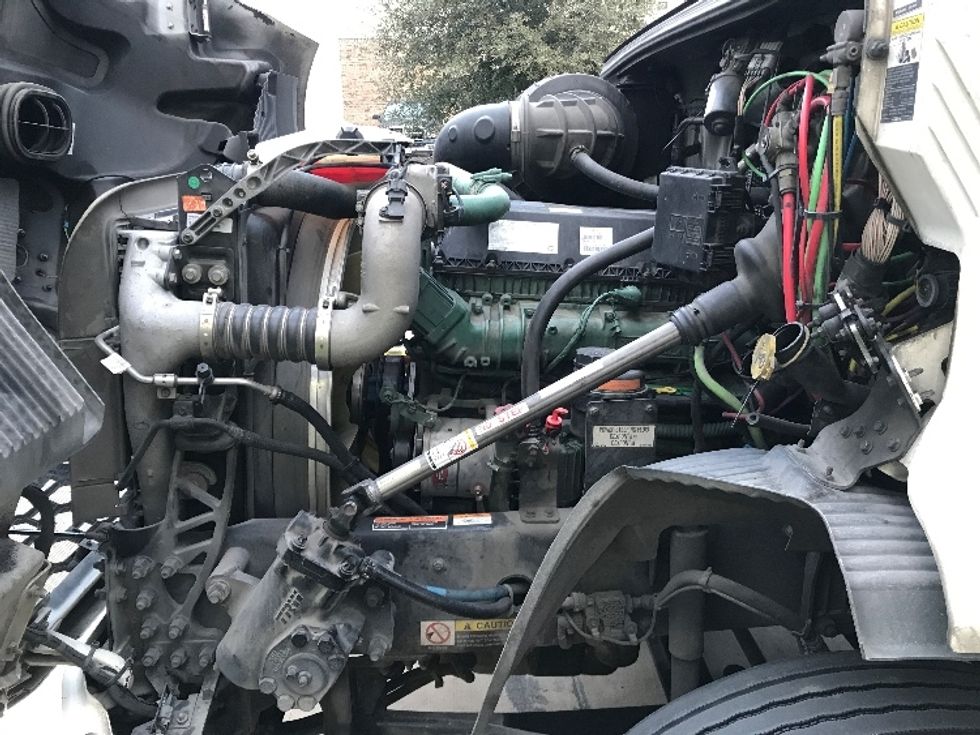 Day Cab Tractor-Heavy Duty Tractors-Volvo-2020-VNR64300-Katy-TX-515,379\n\t\tmiles-$ 49,000 - Image 16