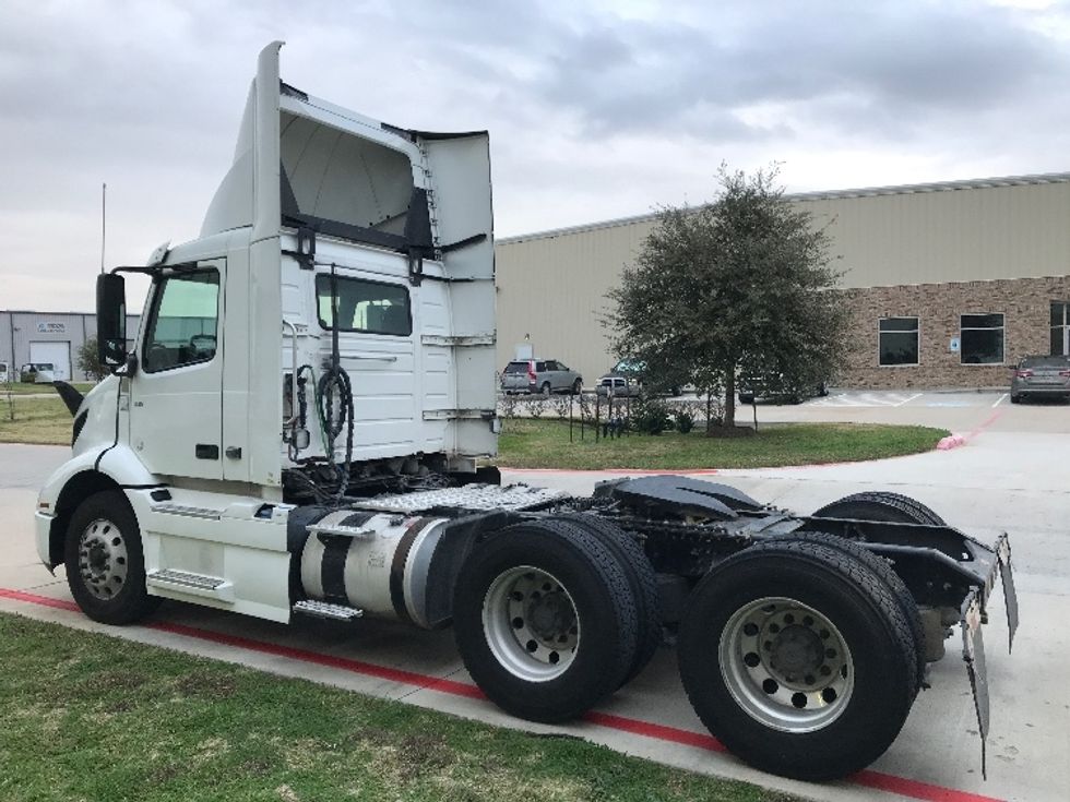 Day Cab Tractor-Heavy Duty Tractors-Volvo-2020-VNR64300-Katy-TX-515,379\n\t\tmiles-$ 49,000 - Image 5
