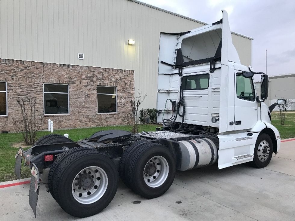 Day Cab Tractor-Heavy Duty Tractors-Volvo-2020-VNR64300-Katy-TX-515,379\n\t\tmiles-$ 49,000 - Image 7