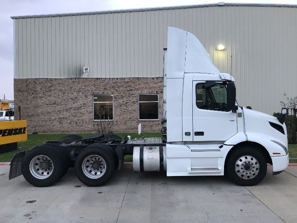Day Cab Tractor-Heavy Duty Tractors-Volvo-2020-VNR64300-Katy-TX-515,379\n\t\tmiles-$ 49,000 - Image 8