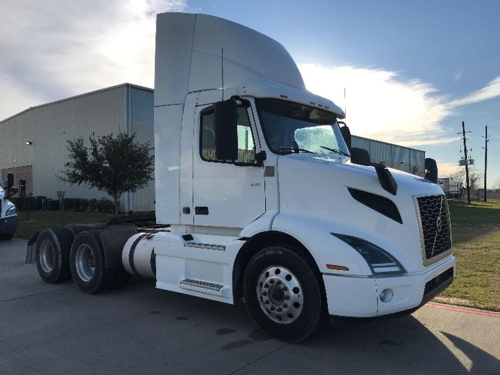 Day Cab Tractor-Heavy Duty Tractors-Volvo-2020-VNR64300-Katy-TX-516,894\n\t\tmiles-$ 51,750 - Image 1