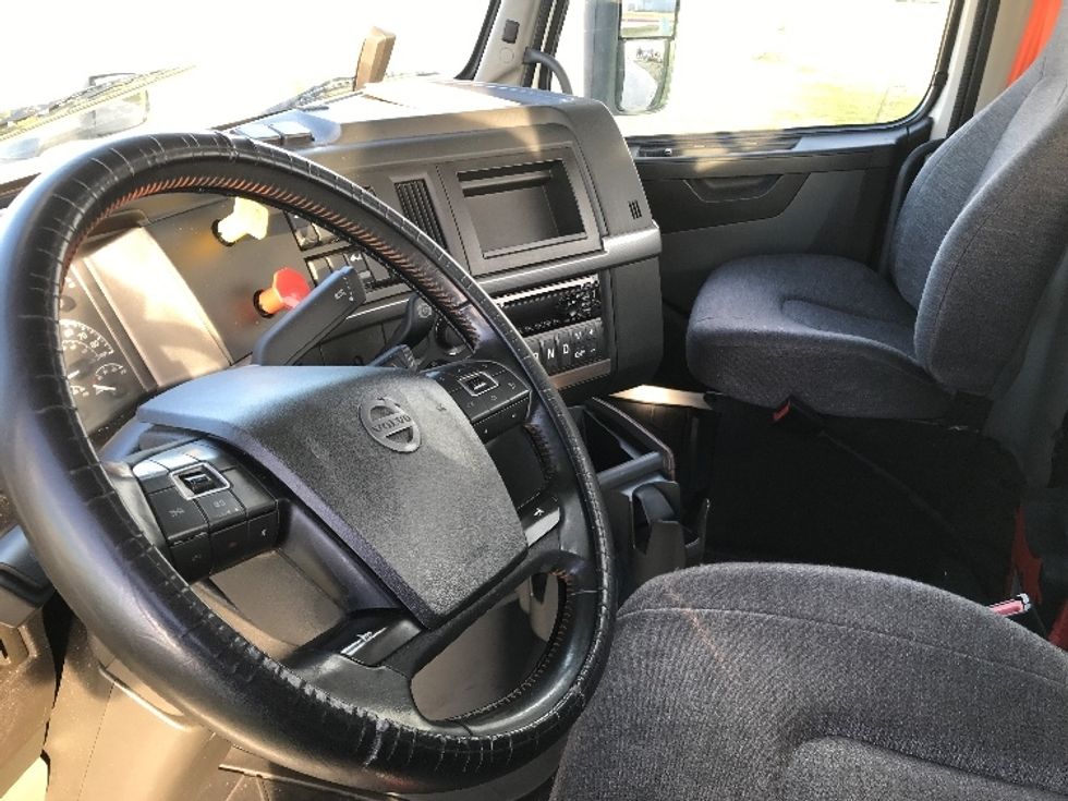 Day Cab Tractor-Heavy Duty Tractors-Volvo-2020-VNR64300-Katy-TX-516,894\n\t\tmiles-$ 51,750 - Image 10